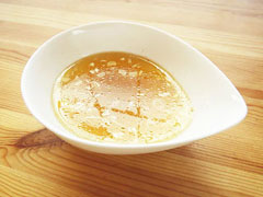 鶏がらスープとごま油､塩胡椒で作った中華スープ